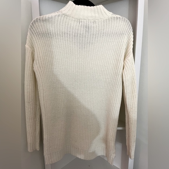 Urban Behavior Mock Neck Cut Out Cream Sweater beautiful & sexy size Small - Picture 2 of 3